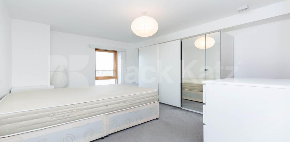 Contemporary large one bed minute to tube and shops   New Clocktower Place, Caledonian Road